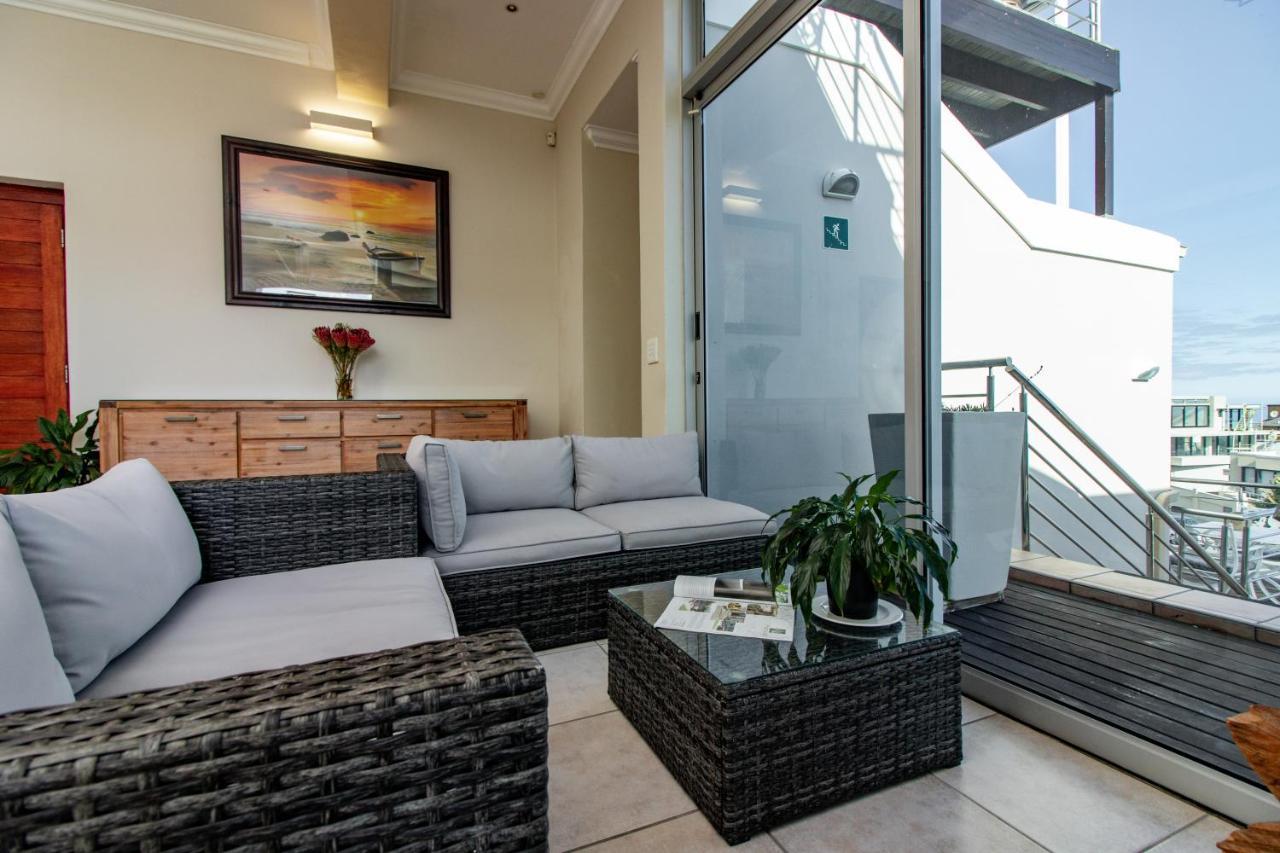 Blaauw Village Guest House Bloubergstrand Esterno foto