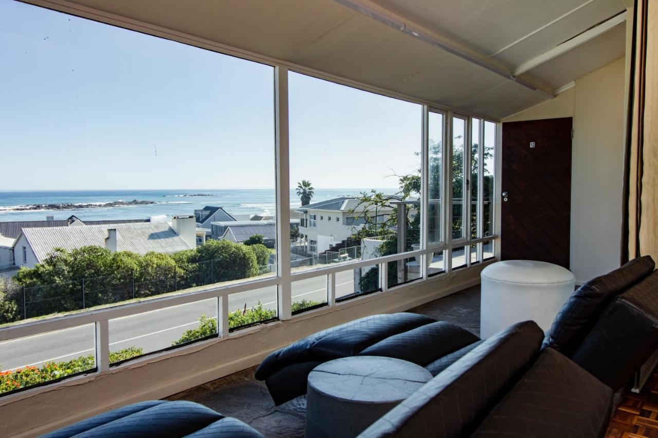 Blaauw Village Guest House Bloubergstrand Esterno foto