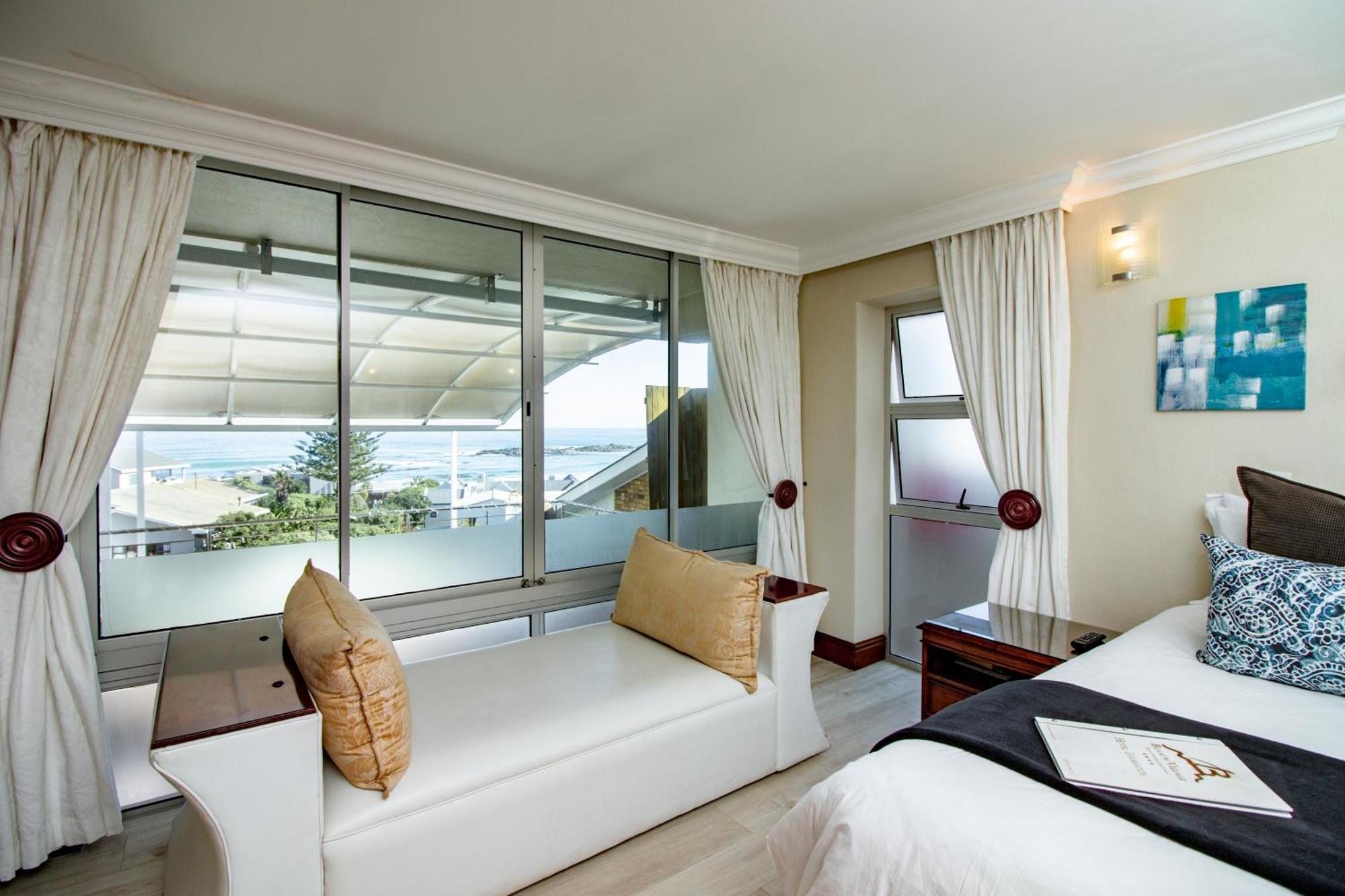 Blaauw Village Guest House Bloubergstrand Esterno foto