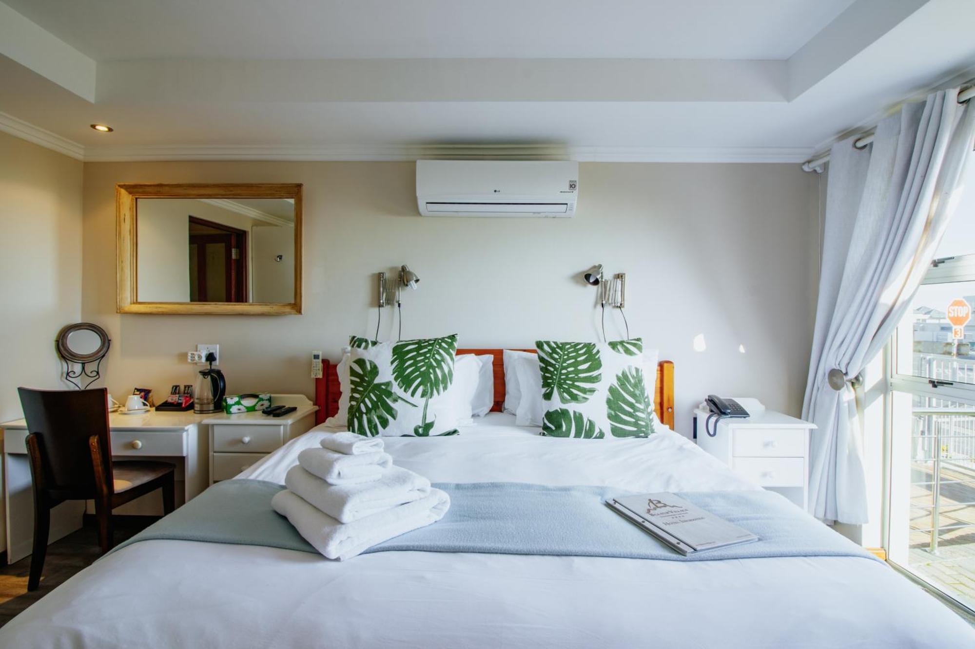 Blaauw Village Guest House Bloubergstrand Esterno foto