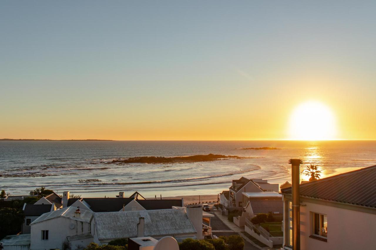 Blaauw Village Guest House Bloubergstrand Esterno foto