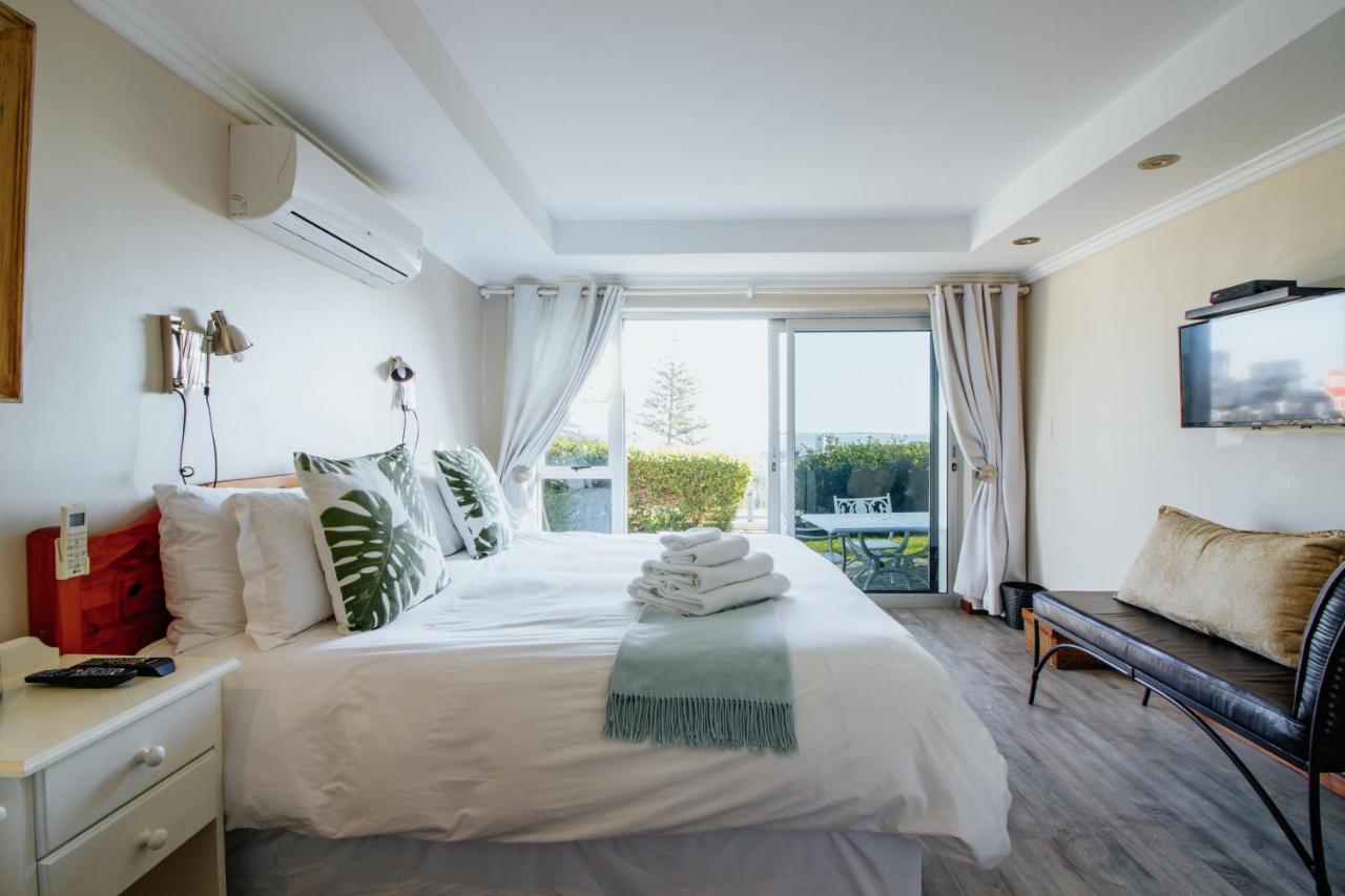 Blaauw Village Guest House Bloubergstrand Esterno foto