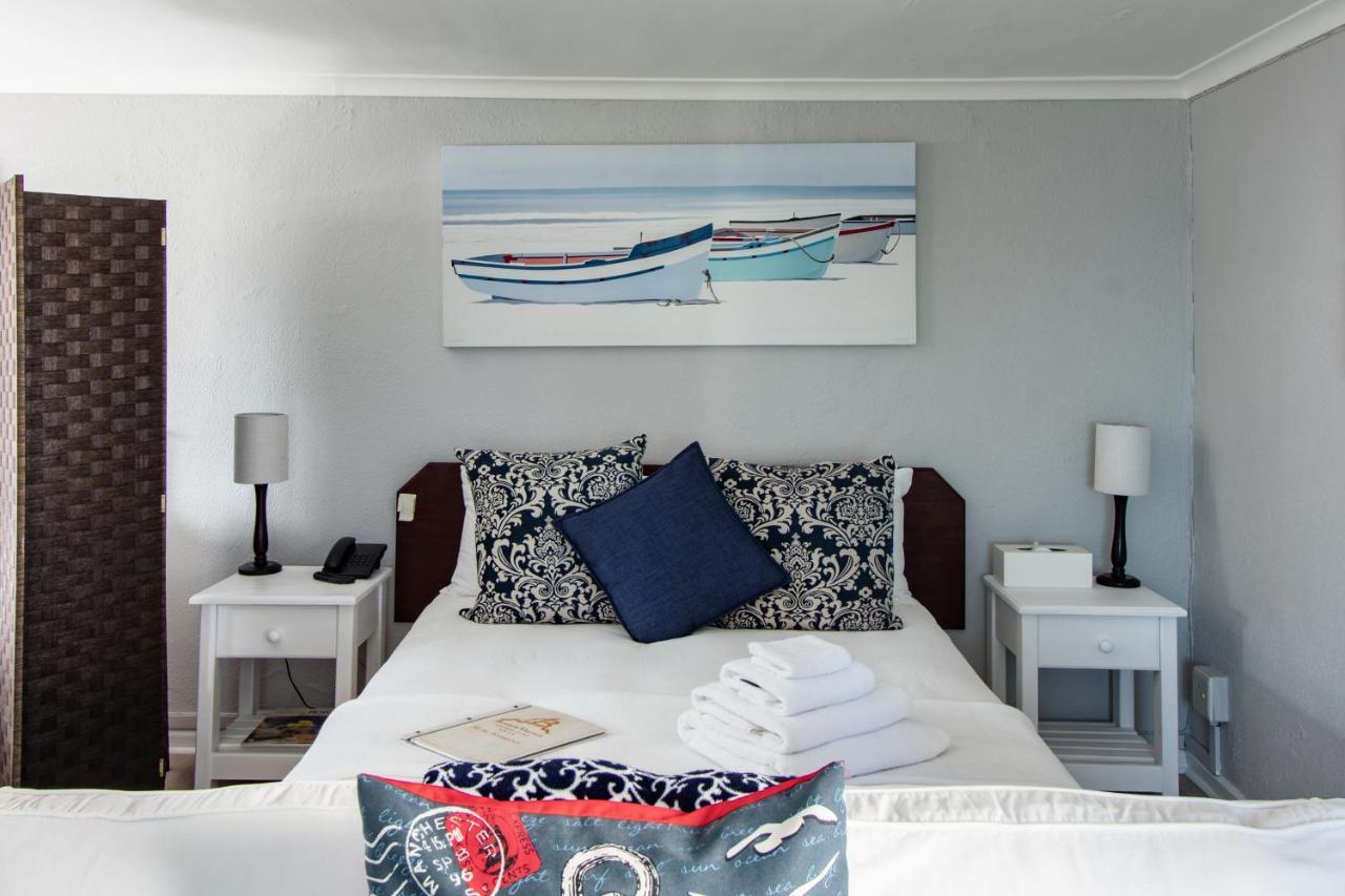 Blaauw Village Guest House Bloubergstrand Esterno foto