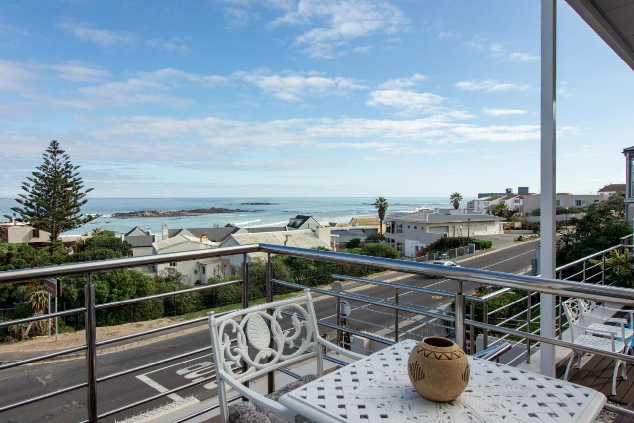 Blaauw Village Guest House Bloubergstrand Esterno foto