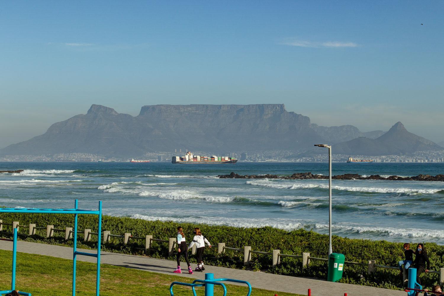 Blaauw Village Guest House Bloubergstrand Esterno foto