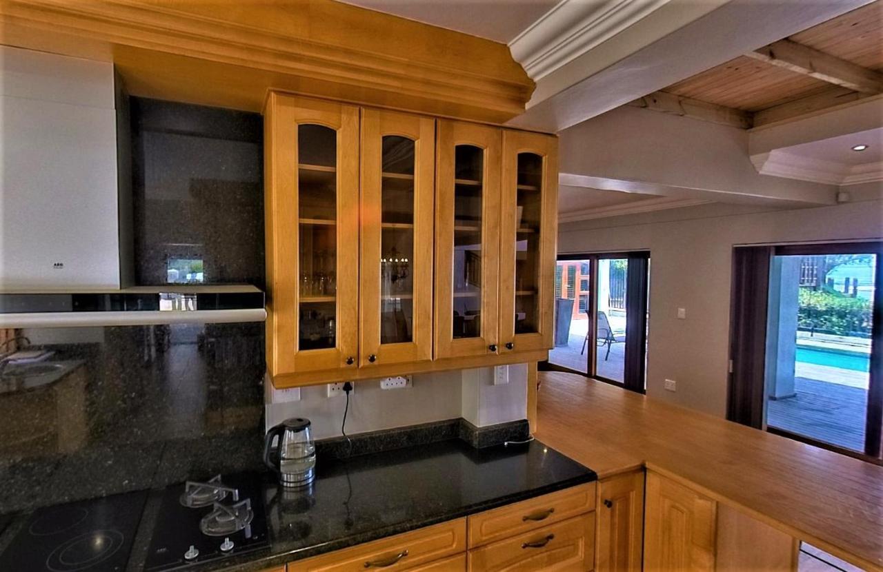 Blaauw Village Guest House Bloubergstrand Esterno foto