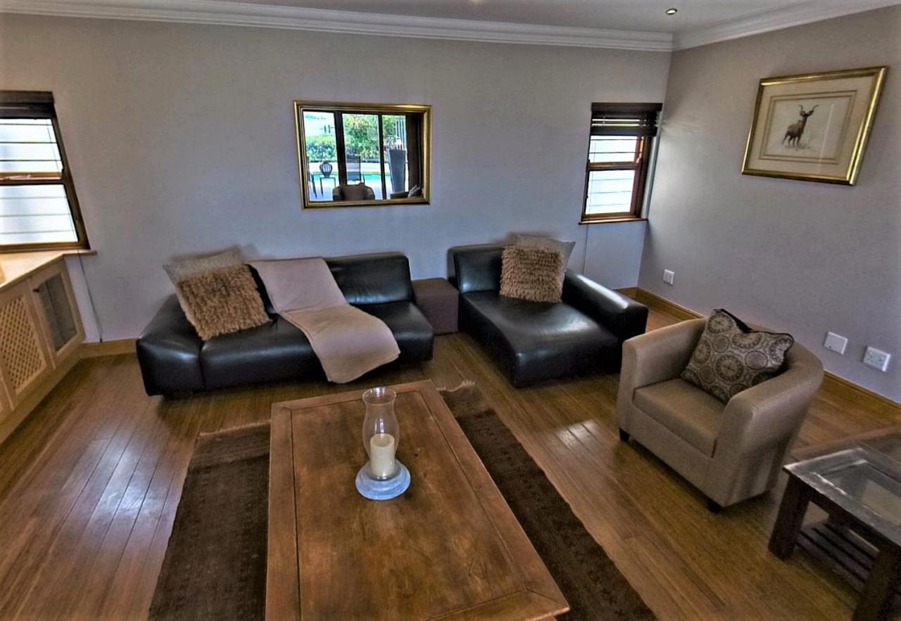Blaauw Village Guest House Bloubergstrand Esterno foto