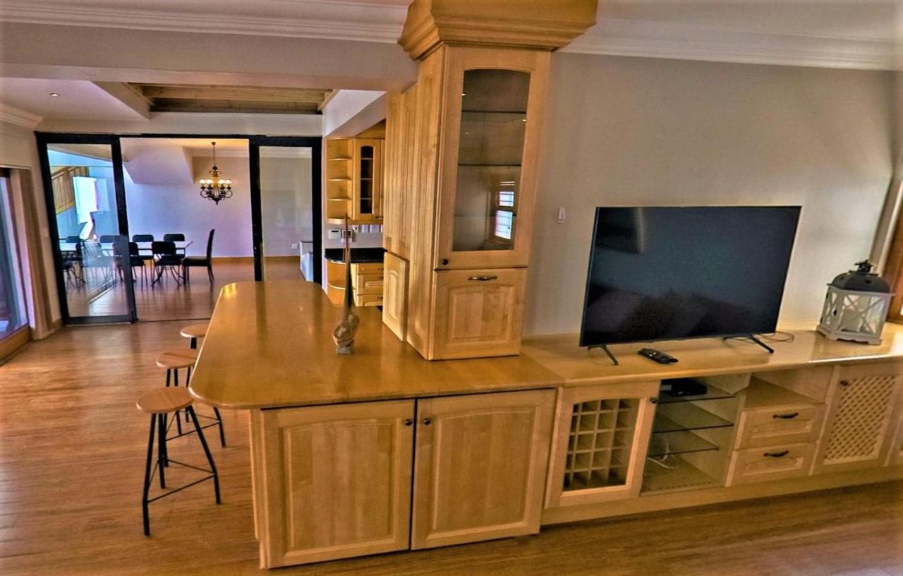 Blaauw Village Guest House Bloubergstrand Esterno foto