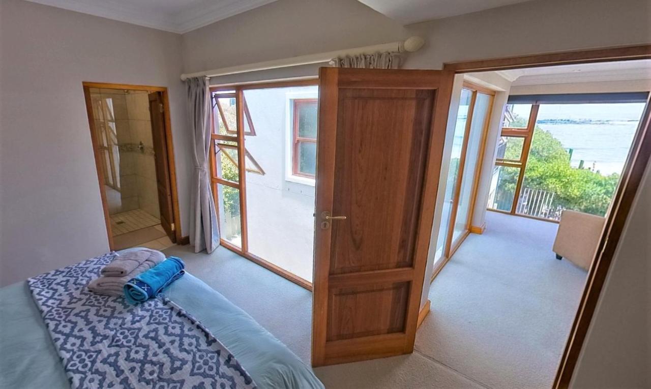 Blaauw Village Guest House Bloubergstrand Esterno foto