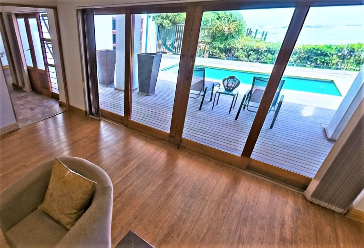 Blaauw Village Guest House Bloubergstrand Esterno foto