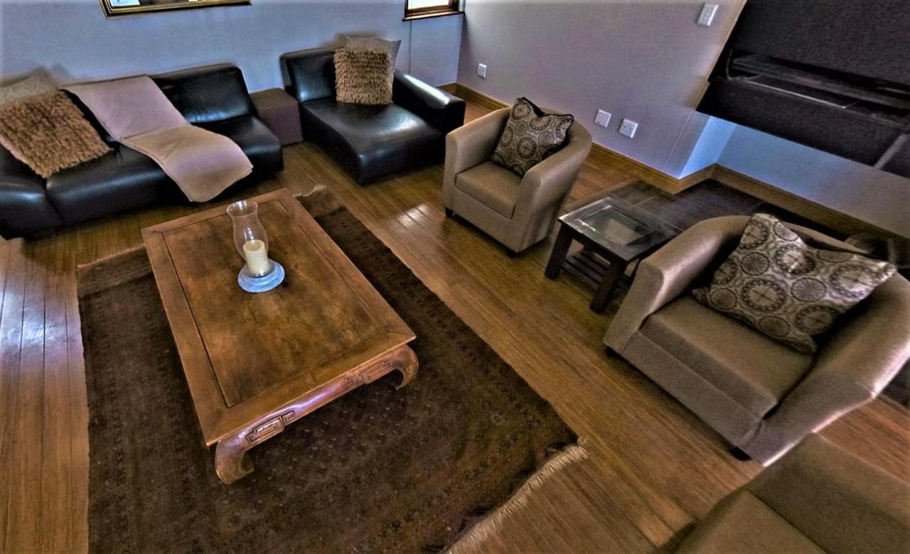 Blaauw Village Guest House Bloubergstrand Esterno foto