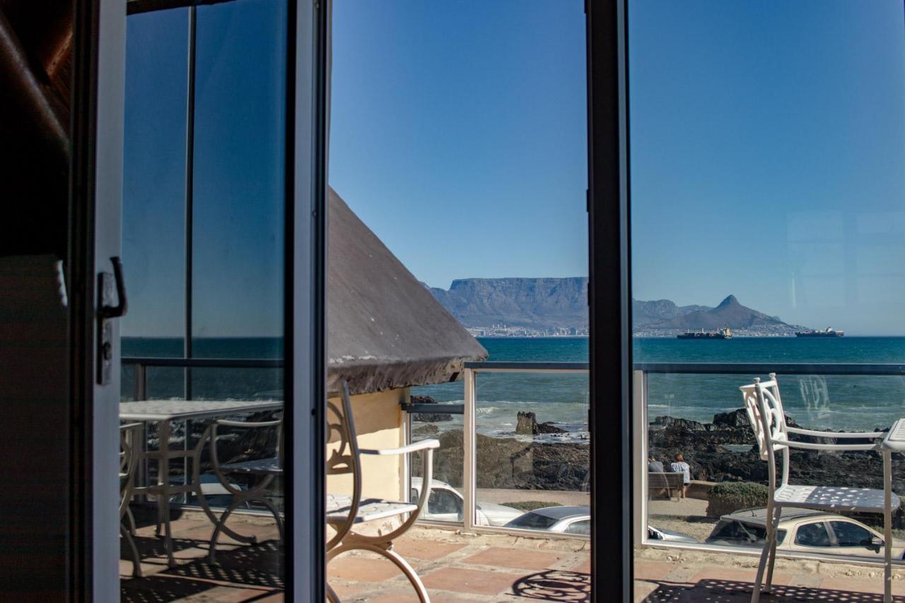 Blaauw Village Guest House Bloubergstrand Esterno foto