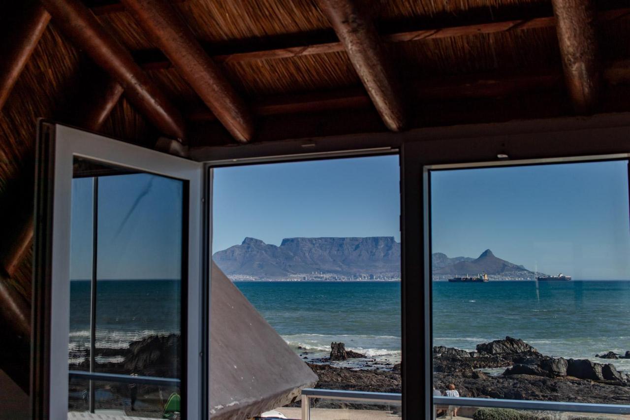 Blaauw Village Guest House Bloubergstrand Esterno foto