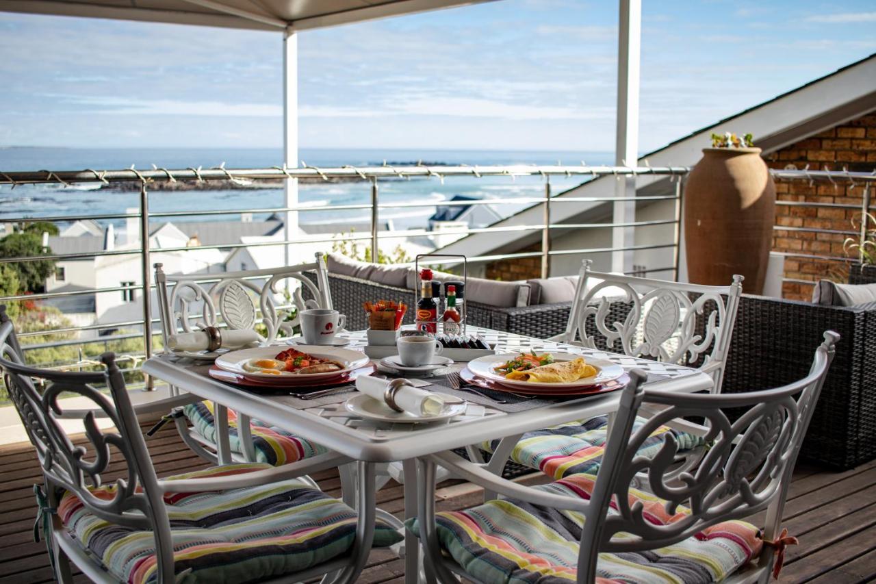 Blaauw Village Guest House Bloubergstrand Esterno foto